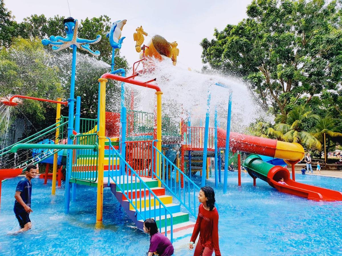 Melaka Top Largest Waterpark Resort - By Youbnb Homestay Melaka Exterior photo