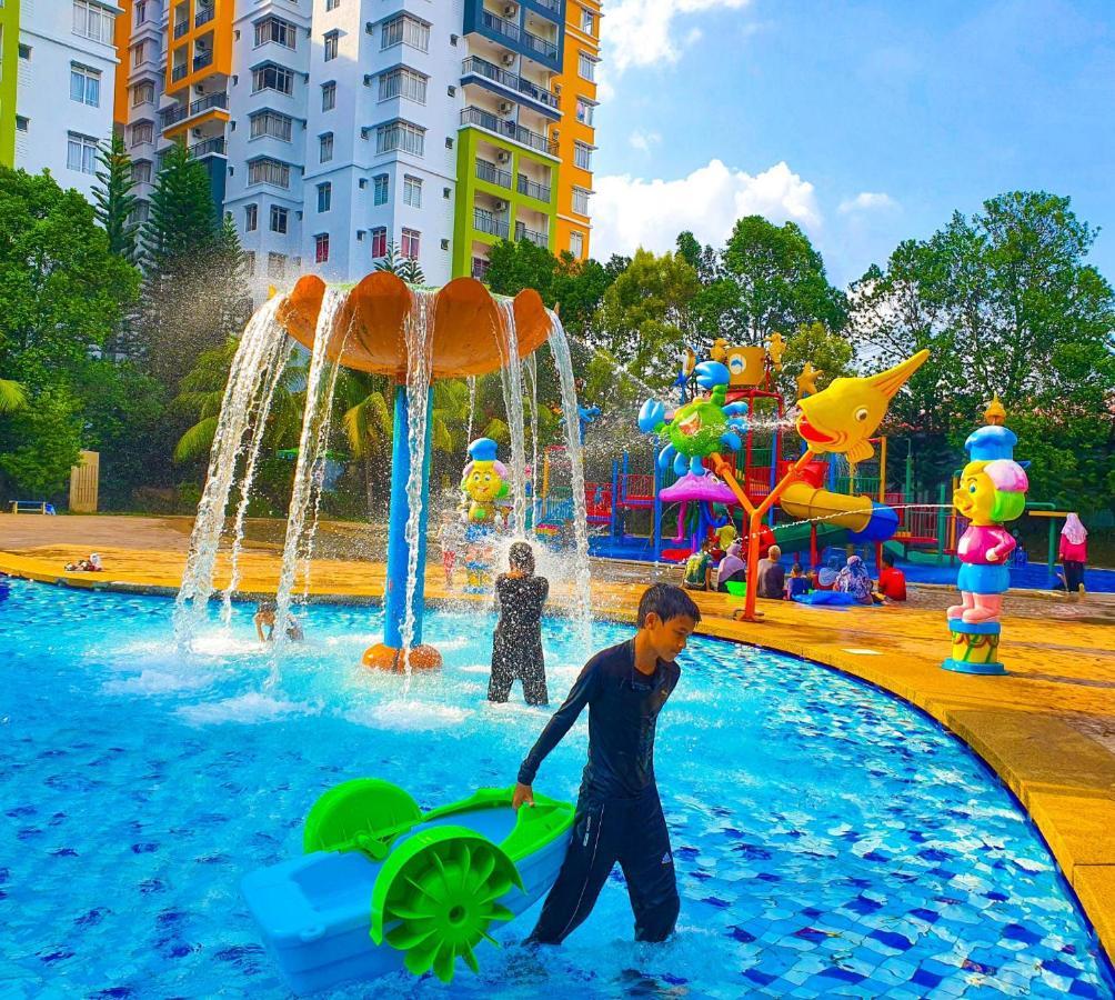 Melaka Top Largest Waterpark Resort - By Youbnb Homestay Melaka Exterior photo