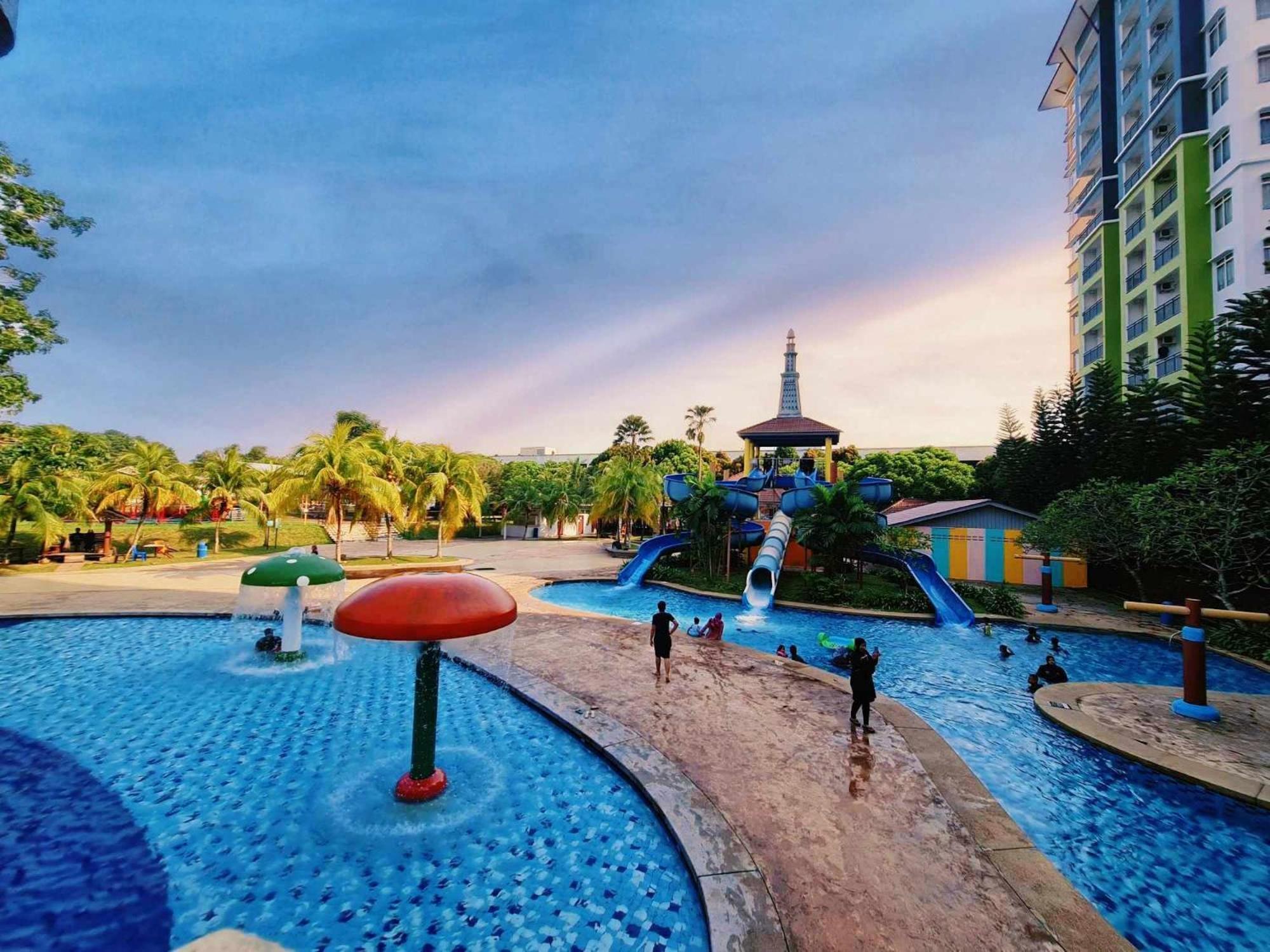 Melaka Top Largest Waterpark Resort - By Youbnb Homestay Melaka Exterior photo